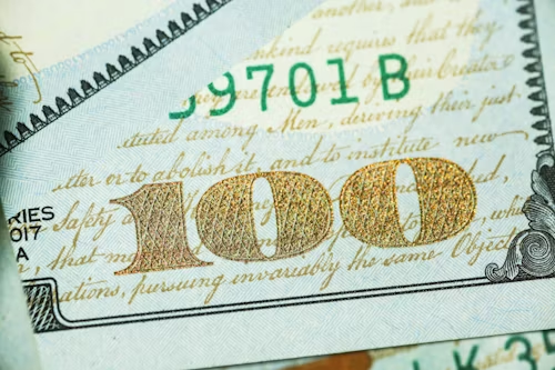 Investidores estão reconsiderando a força surpreendente do dólar.