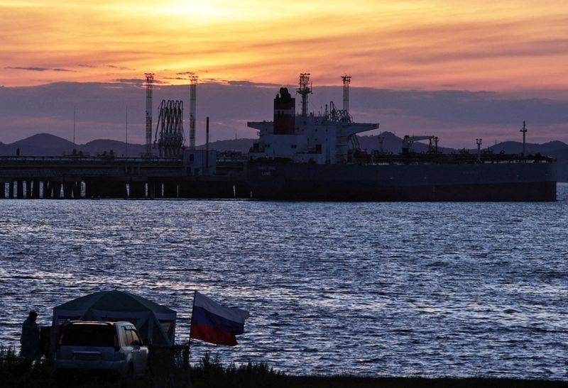 © Reuters. FILE PHOTO: A view shows Chao Xing tanker at the crude oil terminal Kozmino on the shore of Nakhodka Bay near the port city of Nakhodka, Russia August 12, 2022. REUTERS/Tatiana Meel