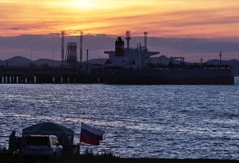 © Reuters. FILE PHOTO: A view shows Chao Xing tanker at the crude oil terminal Kozmino on the shore of Nakhodka Bay near the port city of Nakhodka, Russia August 12, 2022. REUTERS/Tatiana Meel