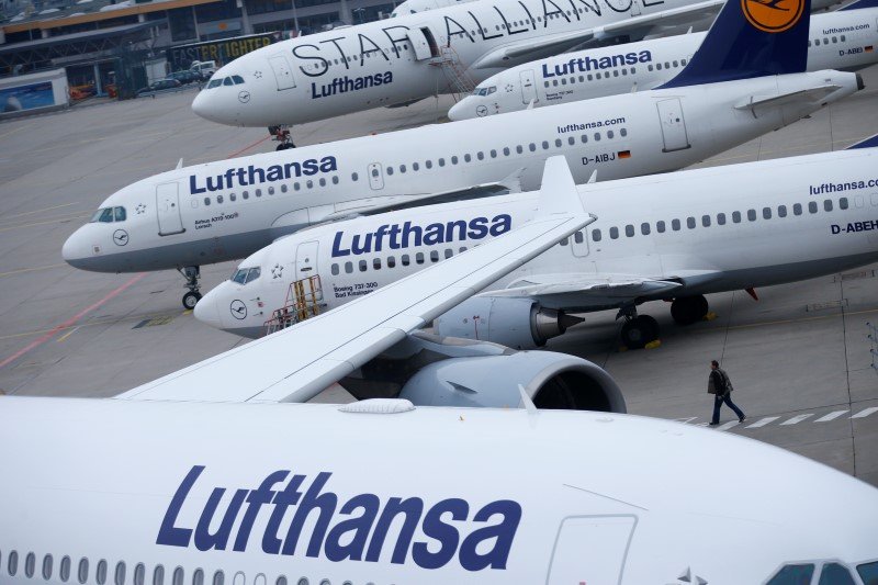 Lufthansa sofre queda após HSBC reduzir sua classificação.